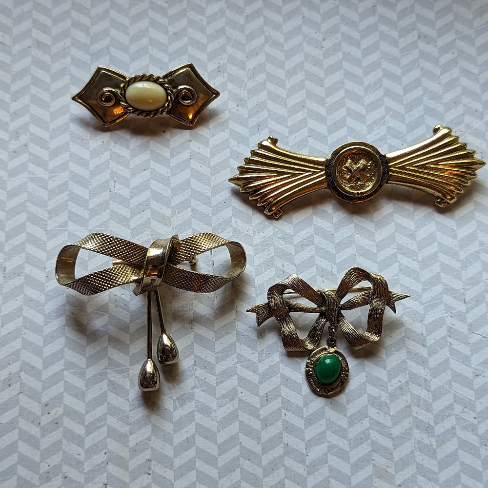 Vintage Brooch Lot 4pcs Gold Tone Bows Cabochon